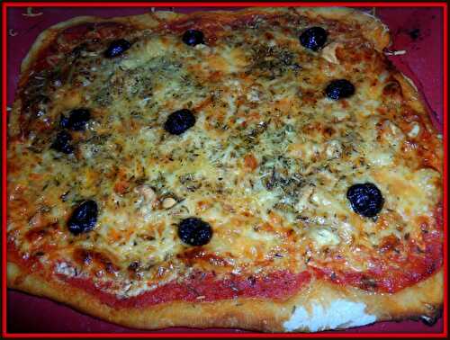 Pizza tomate, noix de cajou et amande