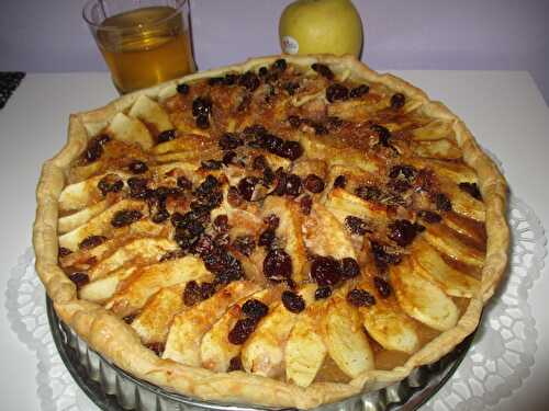 Recette facile de la tarte aux pommes/raisins secs et griottines