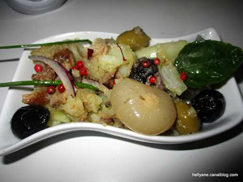 Recette - Salade de pommes de terre aux harengs fumés, oignons, olives et mélange d'huile