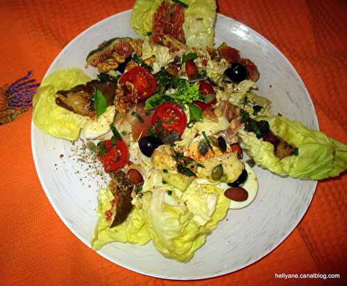 Salade gourmande aux figues, aux fruits secs et au jambon cru