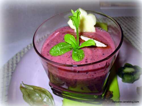 Smoothie "fruits rouges, mûres blanches, kiwi et poudre de baobab"