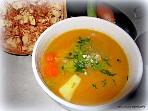 Soupe au chou et légumes variés à la poudre de baobab