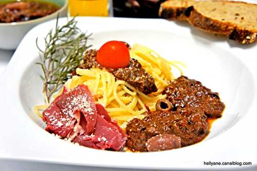 Spaghetti à la sauce tapenade/tomate et magret de canard