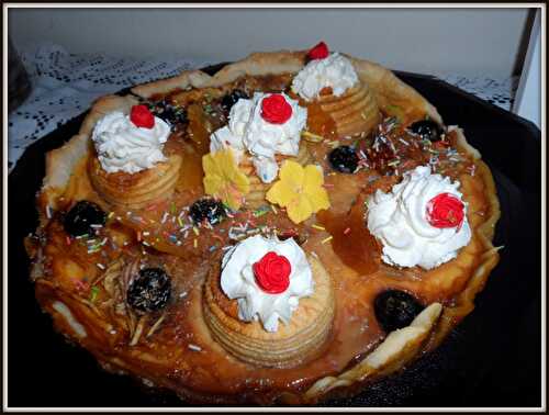 Tarte aux pommes, crème pâtissière, caramel au beurre salé.