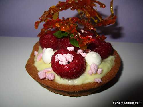 TARTELETTES A LA CRÈME MOUSSELINE, GARNIES DE FRAMBOISES FRAÎCHES