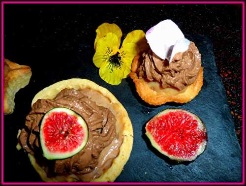 Tartelettes aux fruits "banane, pomme, raisin, figues " et sa caresse de mousse au chocolat