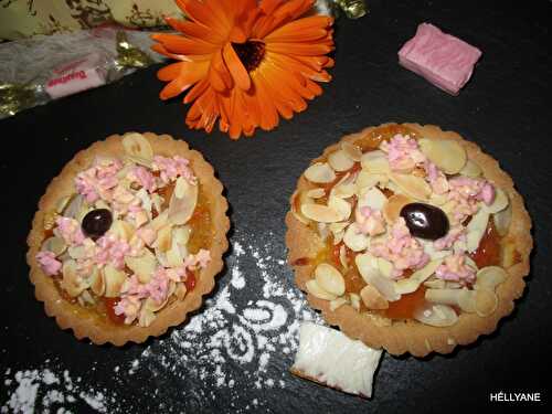 TARTELETTES garnies de crème d'amande-coco-noisette et de confiture de clémentines