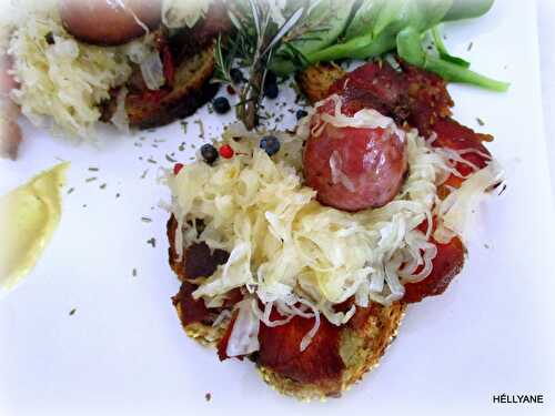 Tartines grillées à la choucroute, aux saucisses et au jambon de Savoie