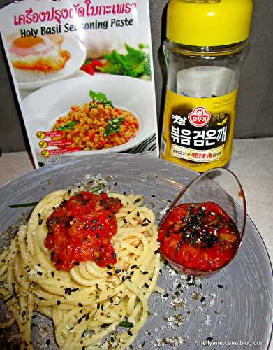 Test Spaghetti en sauce PÂTE DE BASILIC SACRÉ Kimchi Passion