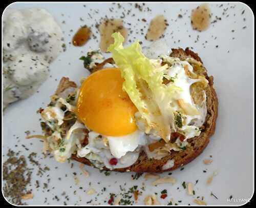 Toast (bruschetta) aux champignons à la crème, chapeauté d'un oeuf "SANS GLUTEN-SANS LACTOSE"