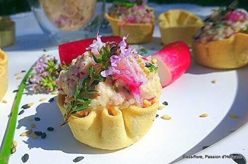 VEGGY / mini COUPELLES aux rillettes de radis au fromage frais et ciboulette / ail noir