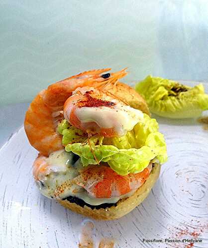 Mini burger aux crevettes - sauce mayonnaise/ pesto / tapenade noire + salade - Passiflore, Passion d'Héllyane
