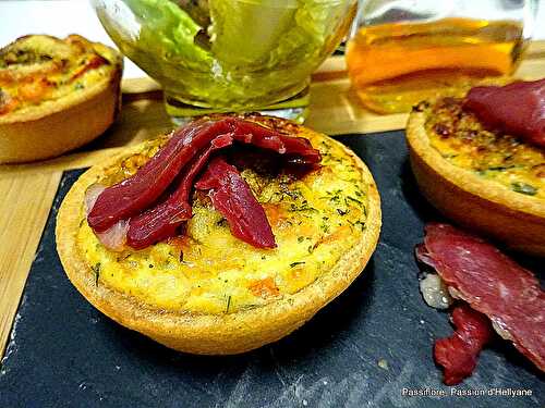 Mini quiches aux légumes et au magret de canard.