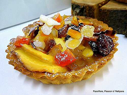 Tartelettes sablées aux pommes, fruits confits et miel