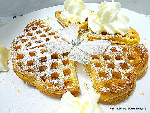 Gaufres (au four) au sucre glace, confiture de clémentines et crème fouettée