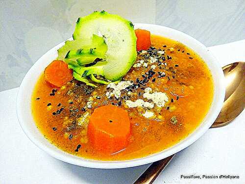 Soupe de légumes avec de l'artemisia, de la poudre du fruit du baobab et des graines de nigelle