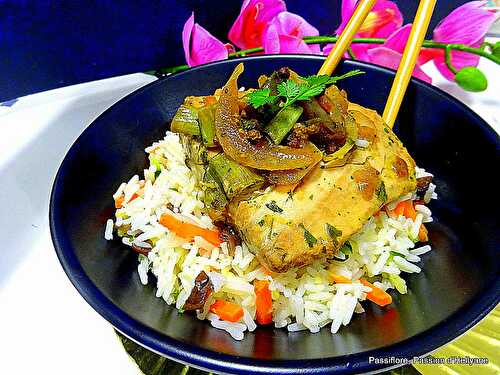 Steak de thon mariné avec du riz Thai ou basmati