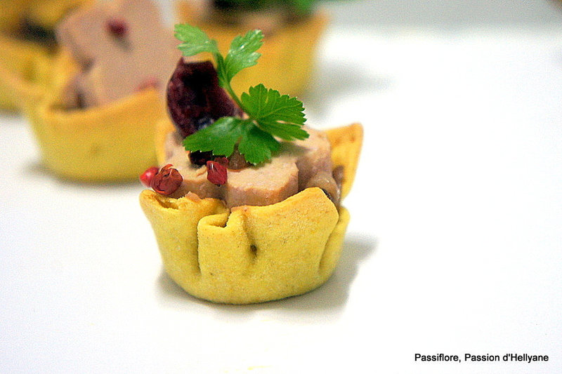 RECETTE POUR LES FÊTES - Mini spicy / coupelles au foie gras / oignons confits / cranberries