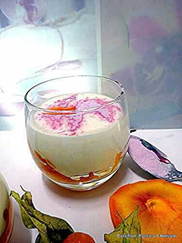 Mousse fruit kaki avec de la poudre d'acérola 