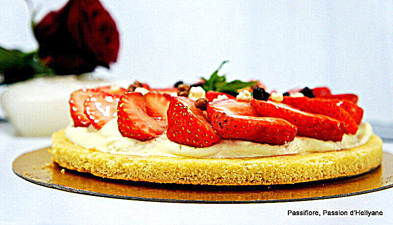 Tarte sucrée crème pâtissière fraises .