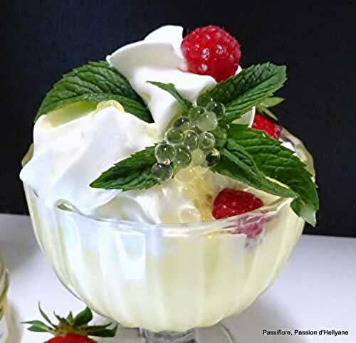 Coupe crème anglaise fraises framboises chantilly 