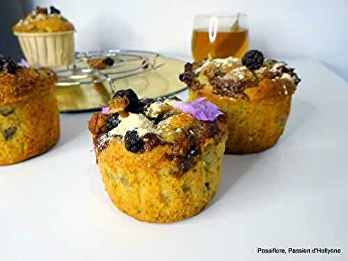 Muffins aux mûres, dattes avec de la poudre baobab