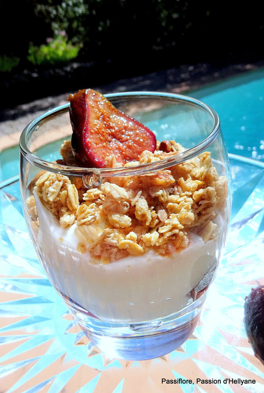 Verrine chantilly mascarpone avec des figues caramélisées et muesli