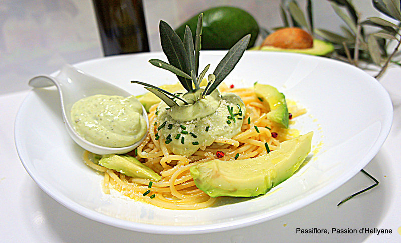 Spaghetti à la crème avocat bio