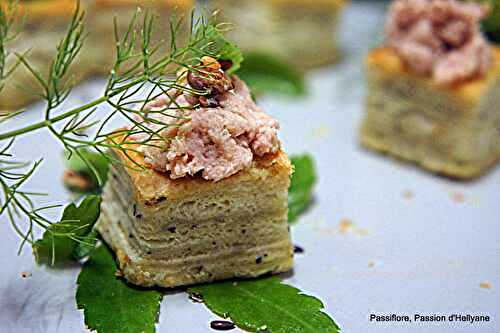 Mini bouchée carrée Saveur Pesto aux rillettes de saumon et graines