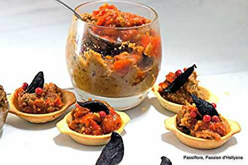 Mini cocottes au caviar d'aubergines, piperade au chorizo  et ail noir français.