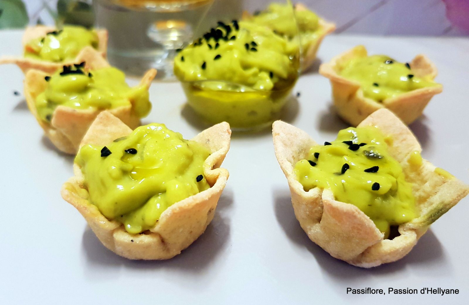 Coupelles mayonnaise d'avocat  et huile de chanvre 