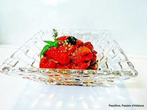 Poivrons rouges marinés à l'huile d'olive et à l'ail noir