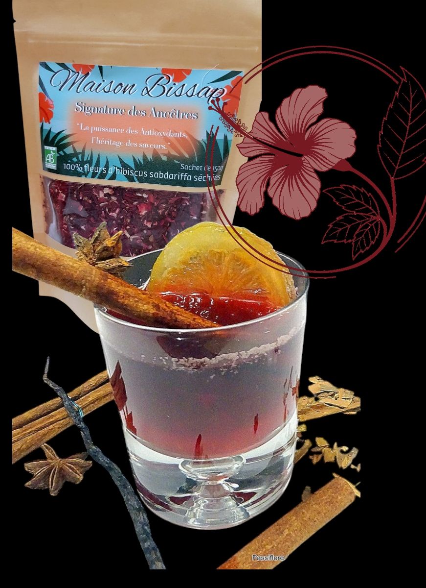 Boisson chaude - jus de pomme chaud , citron , épices + fleurs d'hibiscus. bissap