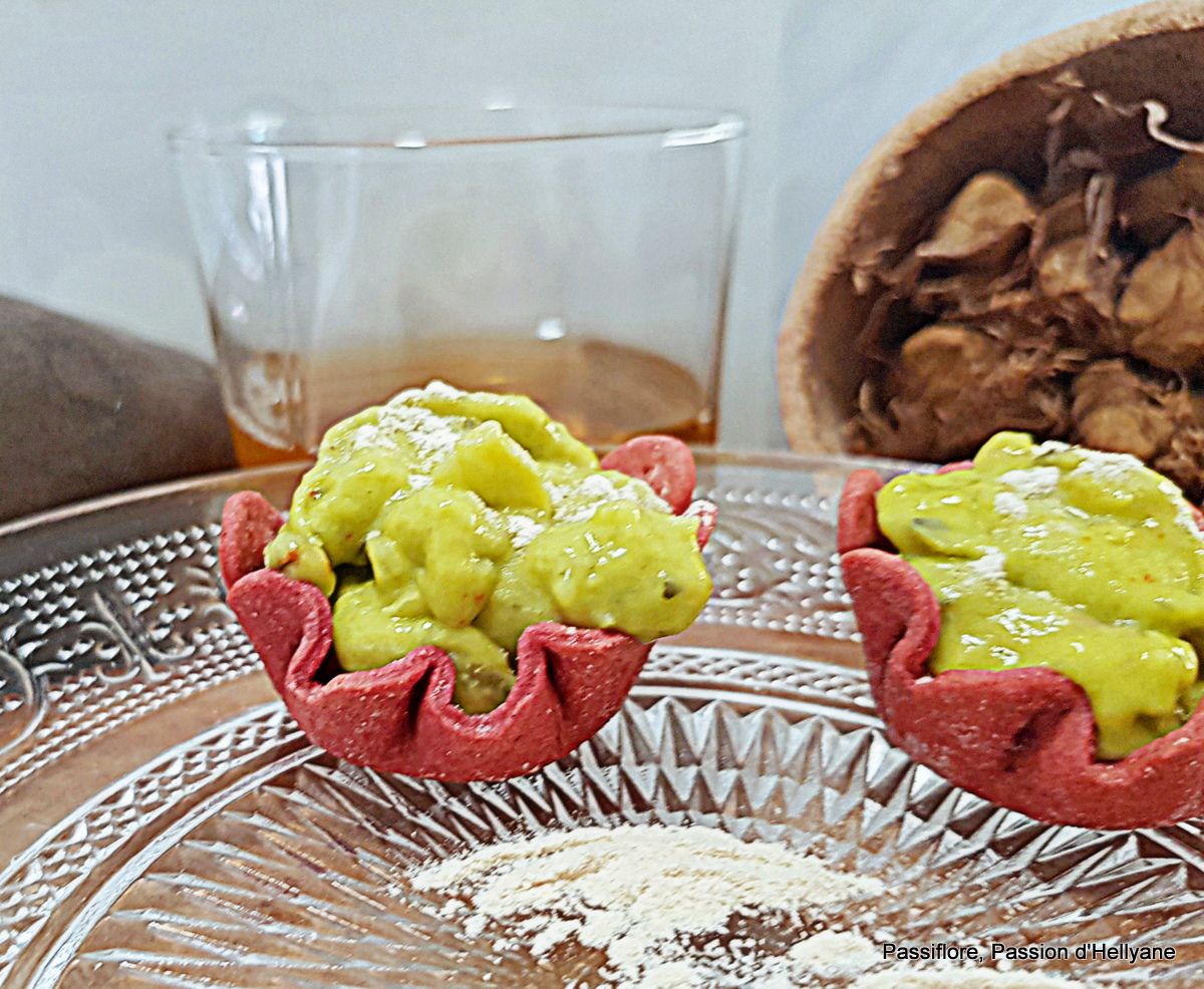 Mini coupelle à la betterave à la  crème d'avocats/ ricotta + poudre de baobab 