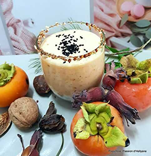 Smoothie kakis - graines de chia, fruits secs - arbouses - graines de nigelle , pollen de pin et miel