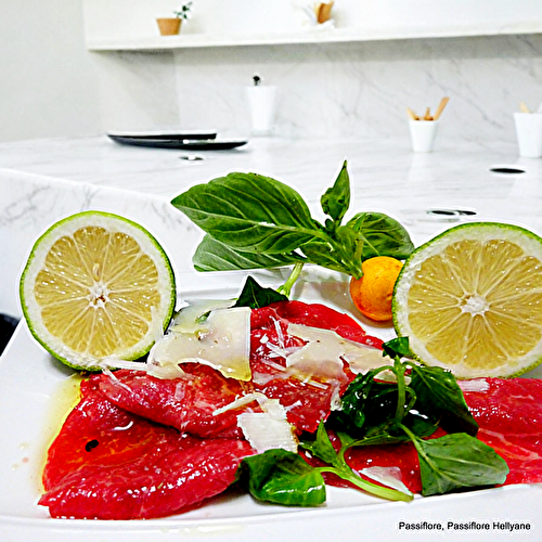 CARPACCIO DE BOEUF - huile d'olive / citron/basilic/yuzu / parmesan