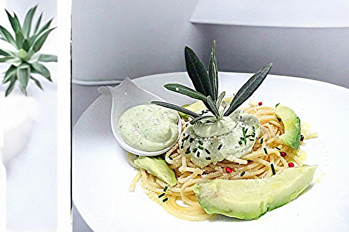 Spaghetti à la crème avocat bio.