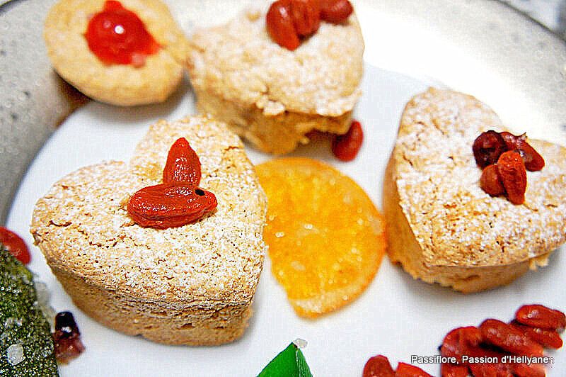 Amaretti poudre d'amande/noisette/acaï, et baies de goji en forme coeur TOI ET MOI pour la ST VALENTIN