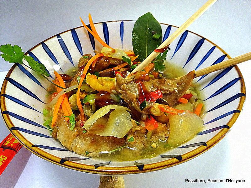 RAMEN - Poulet laqué : inspiration asiatique avec nouilles et légumes