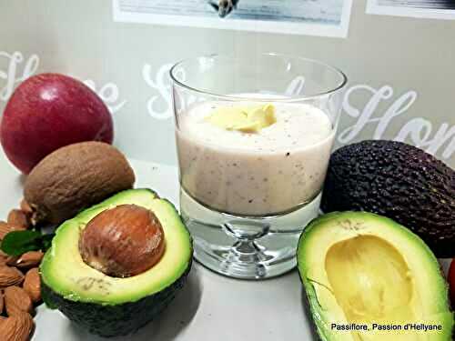 Smoothie de fruits et plantes