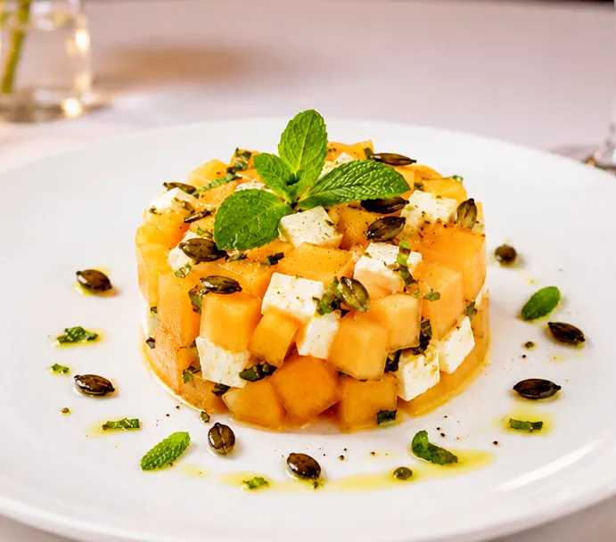 Tartare de melon, feta, menthe et graines de courge toastées
