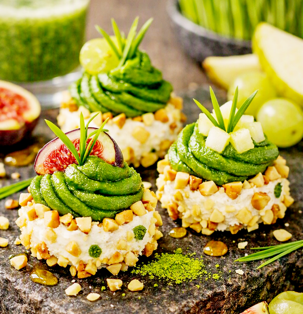 Mise en bouche chèvre frais & noisettes crème à l’herbe de blé,