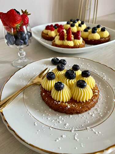 Tartelettes sablé Breton , crème pâtissière vanille et fruits rouges