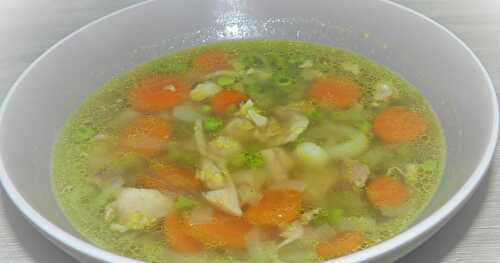 Bouillon de poulet aux légumes