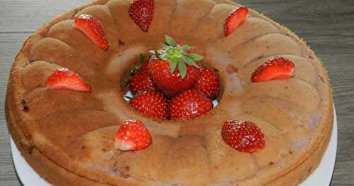 Gâteau au mascarpone et à la confiture aux fraises