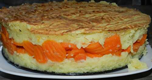 Gâteau de pomme de terre fourré aux rondelles de carottes