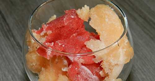 Granité de melon et coulis de  fraises gelé 
