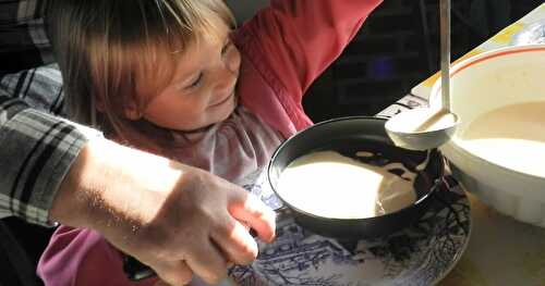 On commence tôt la pratique de la cuisine et on le fait en riant