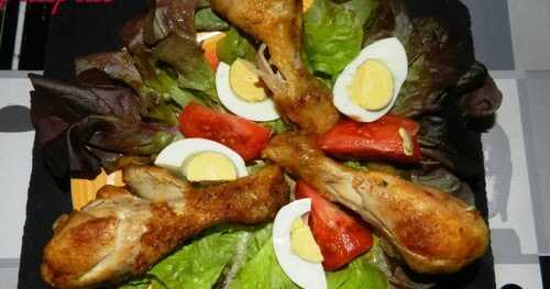 Pilons de poulet sur nid de salade et ses accompagnements