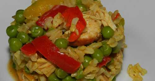 Plat de riz au poulet et ses légumes